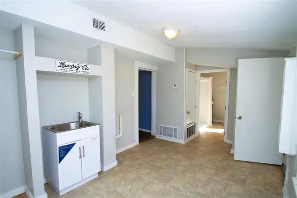 $1,025 | 349 12th Northwest, Paris, TX 75460