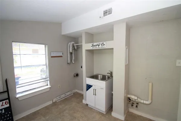 $1,025 | 349 12th Northwest, Paris, TX 75460