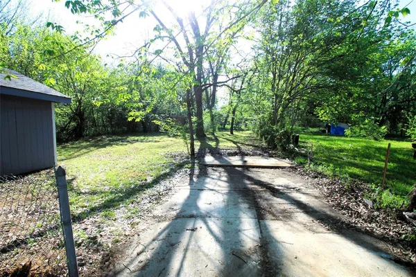 $1,025 | 349 12th Northwest, Paris, TX 75460