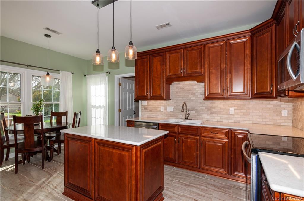 1631 Thornblade Ridge Drive Matthews, NC 28105 - Photo 10 of 37