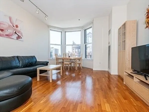 $3,600 | 416 Marlborough Street, Unit 505, Boston, MA 02115