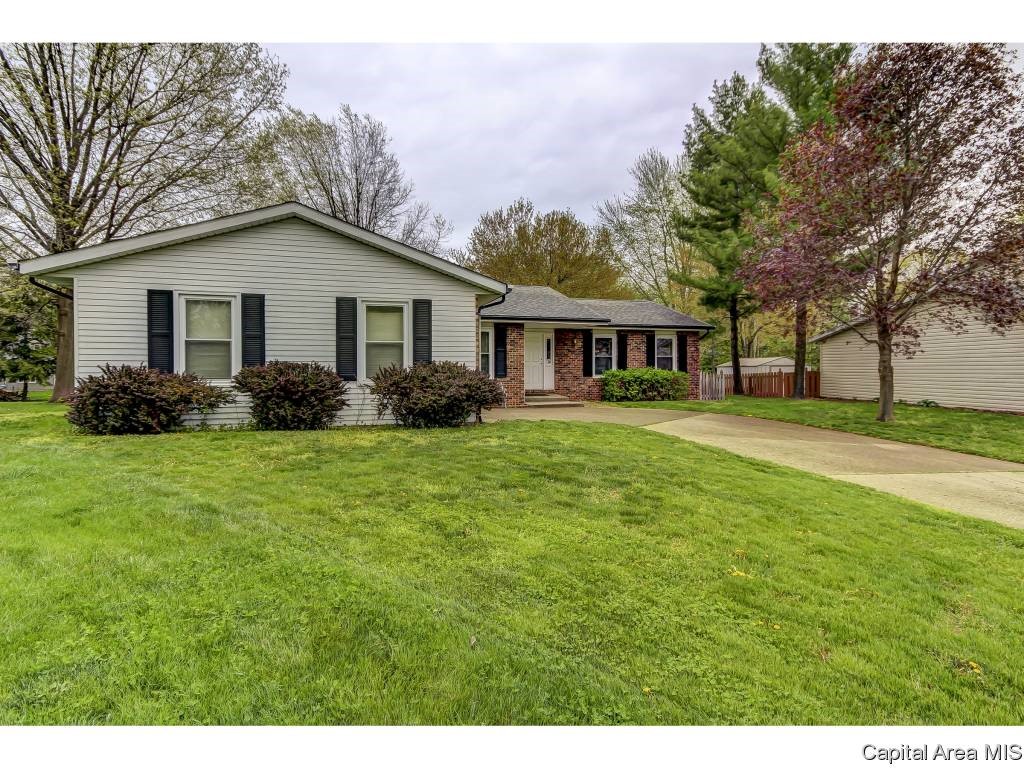 12 Hyde Park Springfield, IL 62703 - Photo 1 of 17 Gallery Image 1