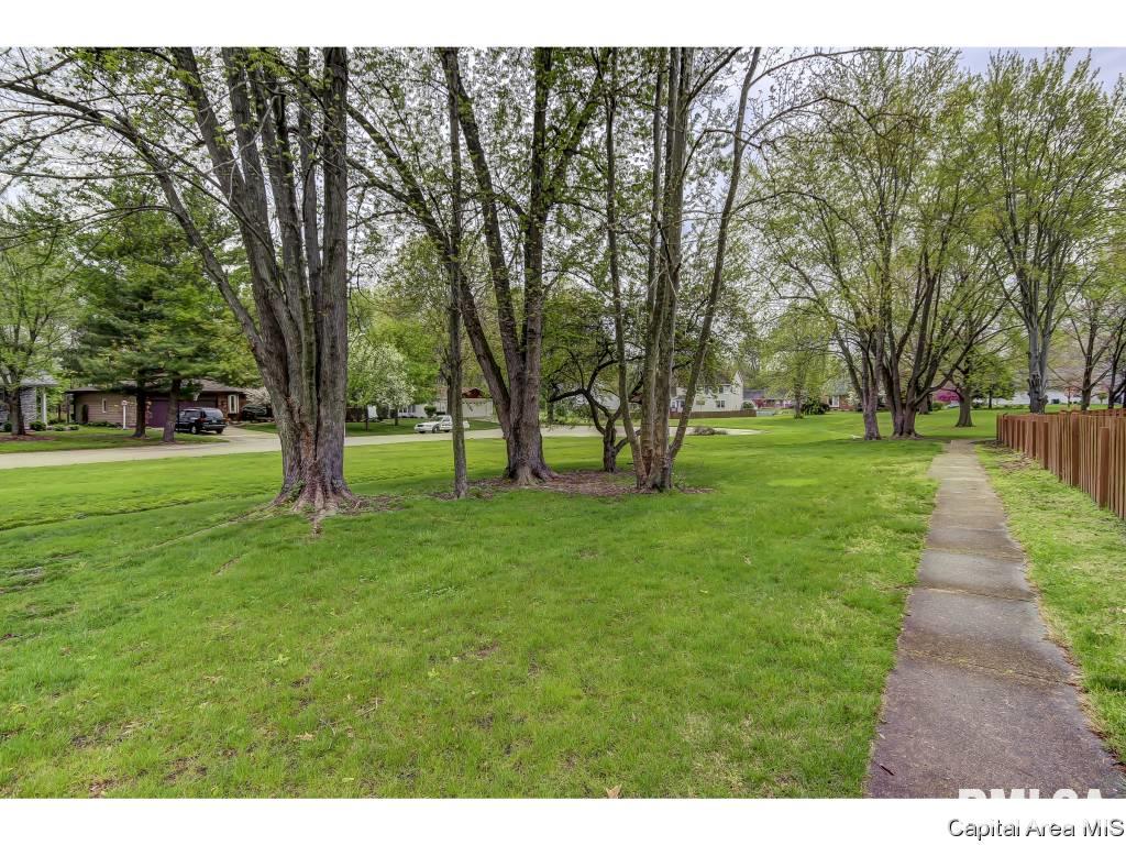 12 Hyde Park Springfield, IL 62703 - Photo 17 of 17 Gallery Image 17