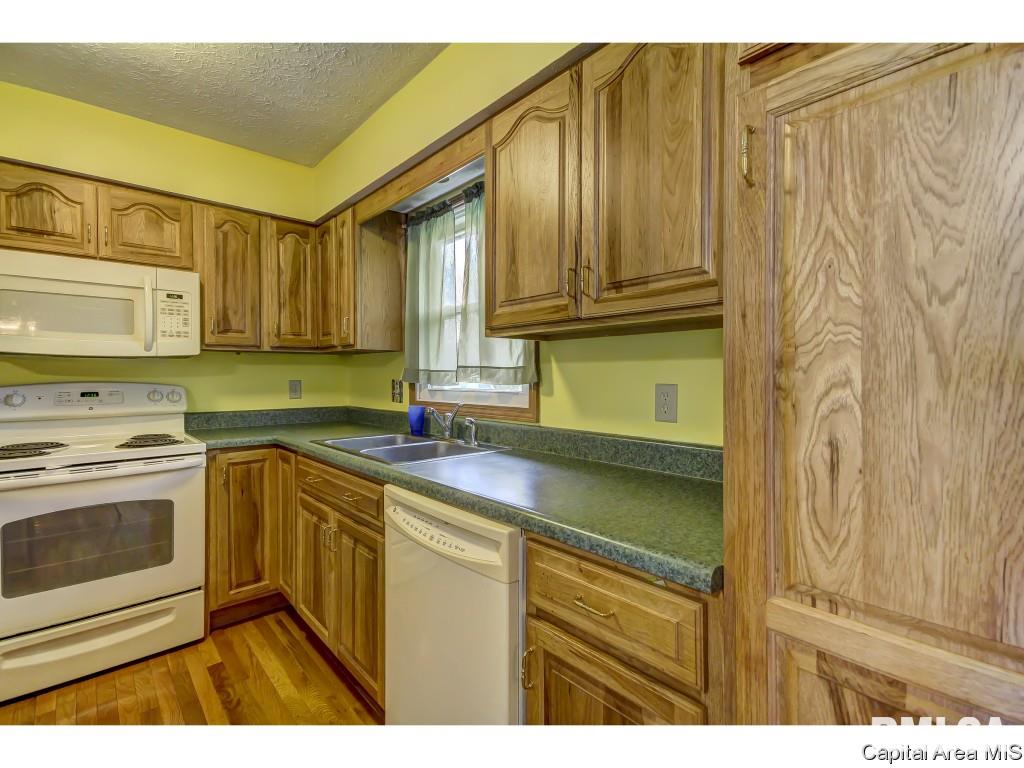 12 Hyde Park Springfield, IL 62703 - Photo 3 of 17 Gallery Image 3