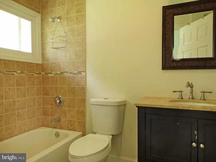 46 Idolstone Road Levittown, PA 19057 - Photo 12 of 14 Bathroom