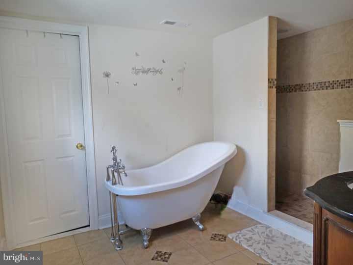 46 Idolstone Road Levittown, PA 19057 - Photo 8 of 14 Bathroom