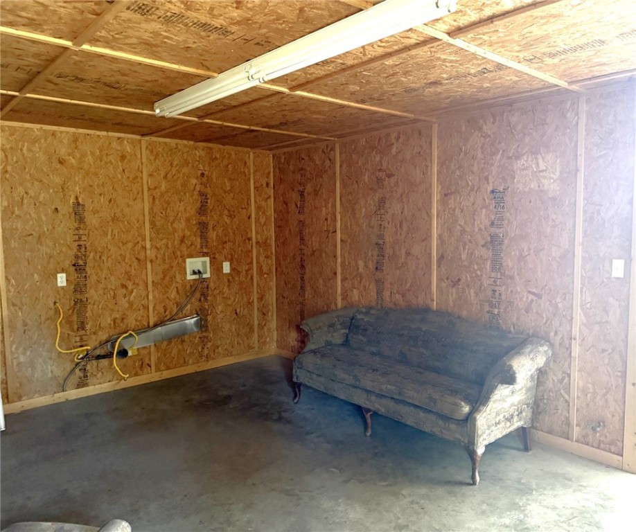 5878 East Boone Prairie Road, Unit COUNTYROAD Franklin, TX 77856 - Photo 13 of 42 a bathroom with a sink and a shower