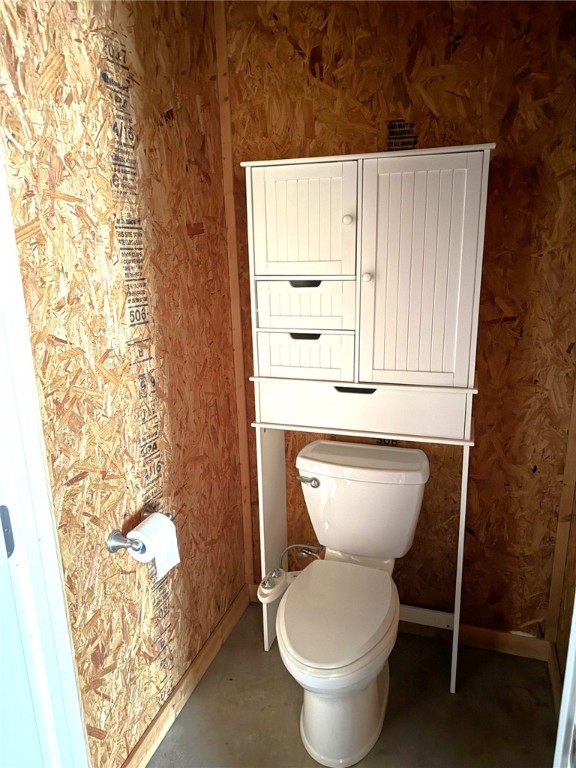 5878 East Boone Prairie Road, Unit COUNTYROAD Franklin, TX 77856 - Photo 17 of 42 a white toilet sitting next to a shower curtain