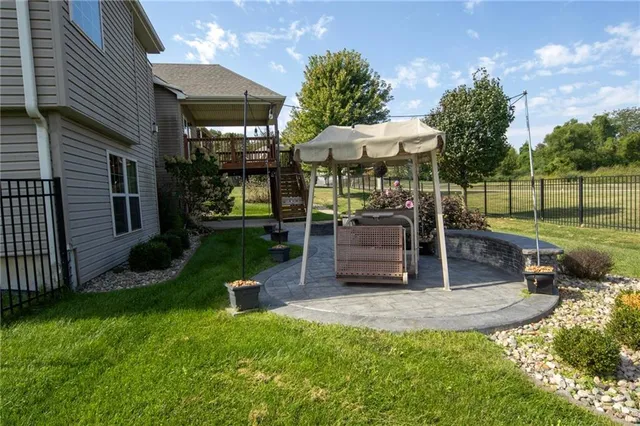 $550,000 | 3804 Kingston Court, St. Joseph, MO 64506