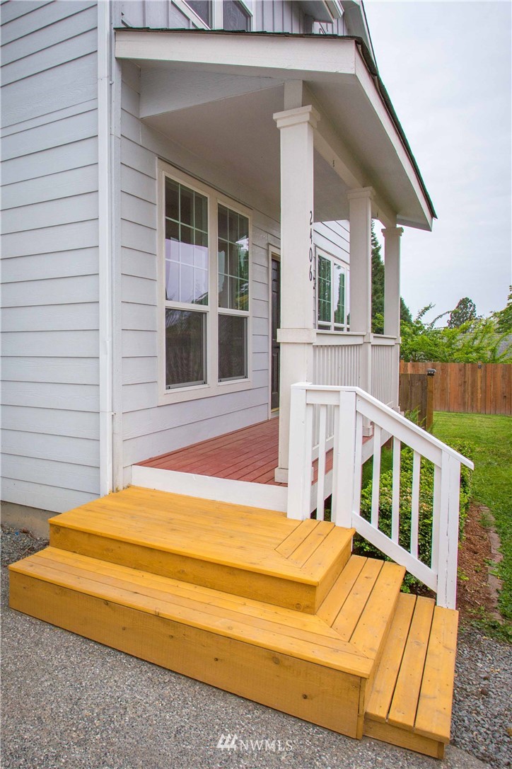 2406 Francis Road Mount Vernon, WA 98273 - Photo 3 of 23 Gallery Image 3