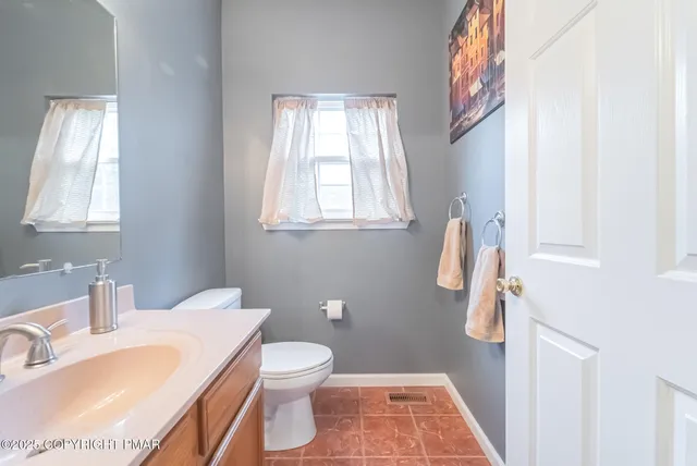 $595,000 | 6108 Highpoint Court, East Stroudsburg, PA 18301