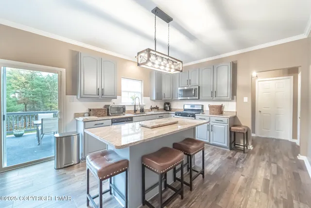 $595,000 | 6108 Highpoint Court, East Stroudsburg, PA 18301