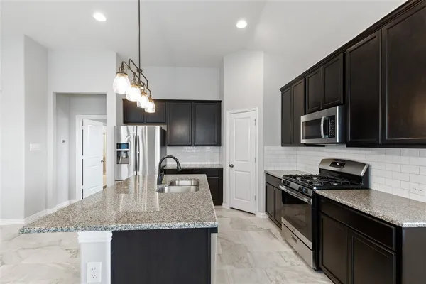 $2,690 | 912 Slate Lane, Celina, TX 75009