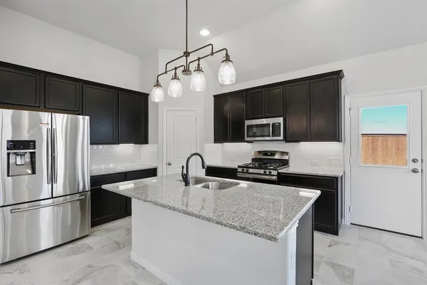 $2,690 | 912 Slate Lane, Celina, TX 75009