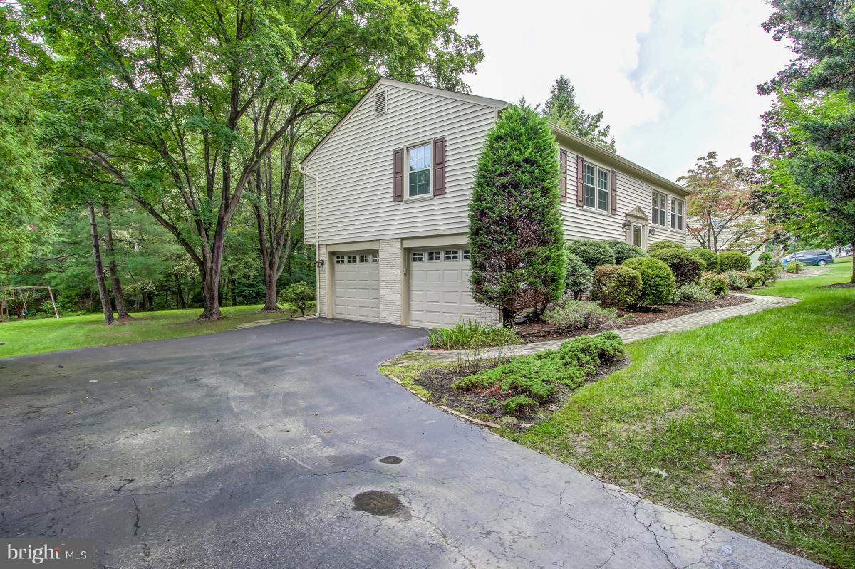 1814 Cranberry Lane Reston, VA 20191 - Photo 30 of 30 a view of backyard of house with green space