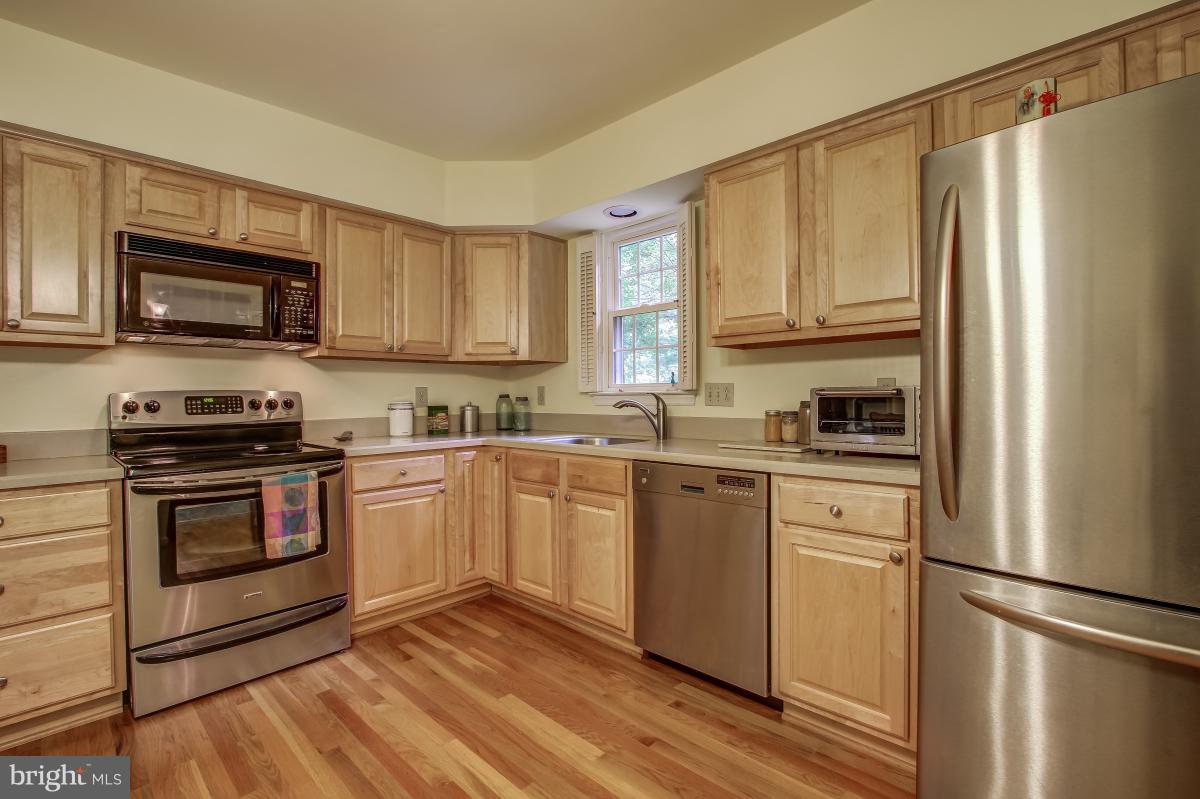 1814 Cranberry Lane Reston, VA 20191 - Photo 9 of 30 a kitchen with stainless steel appliances granite countertop a refrigerator stove microwave and sink