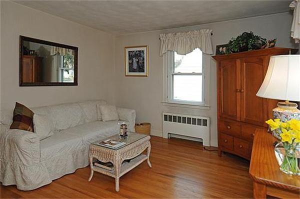 7 Slayton Road Melrose, MA 02176 - Photo 4 of 15 Gallery Image 4