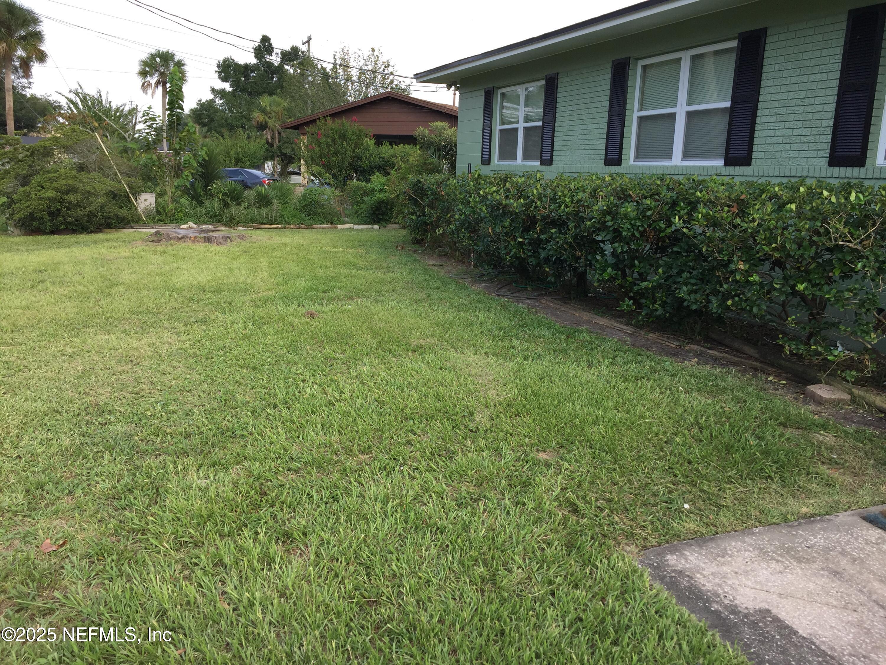 6938 Corkwood Road Jacksonville, FL 32277 - Photo 5 of 25 a view of a back yard