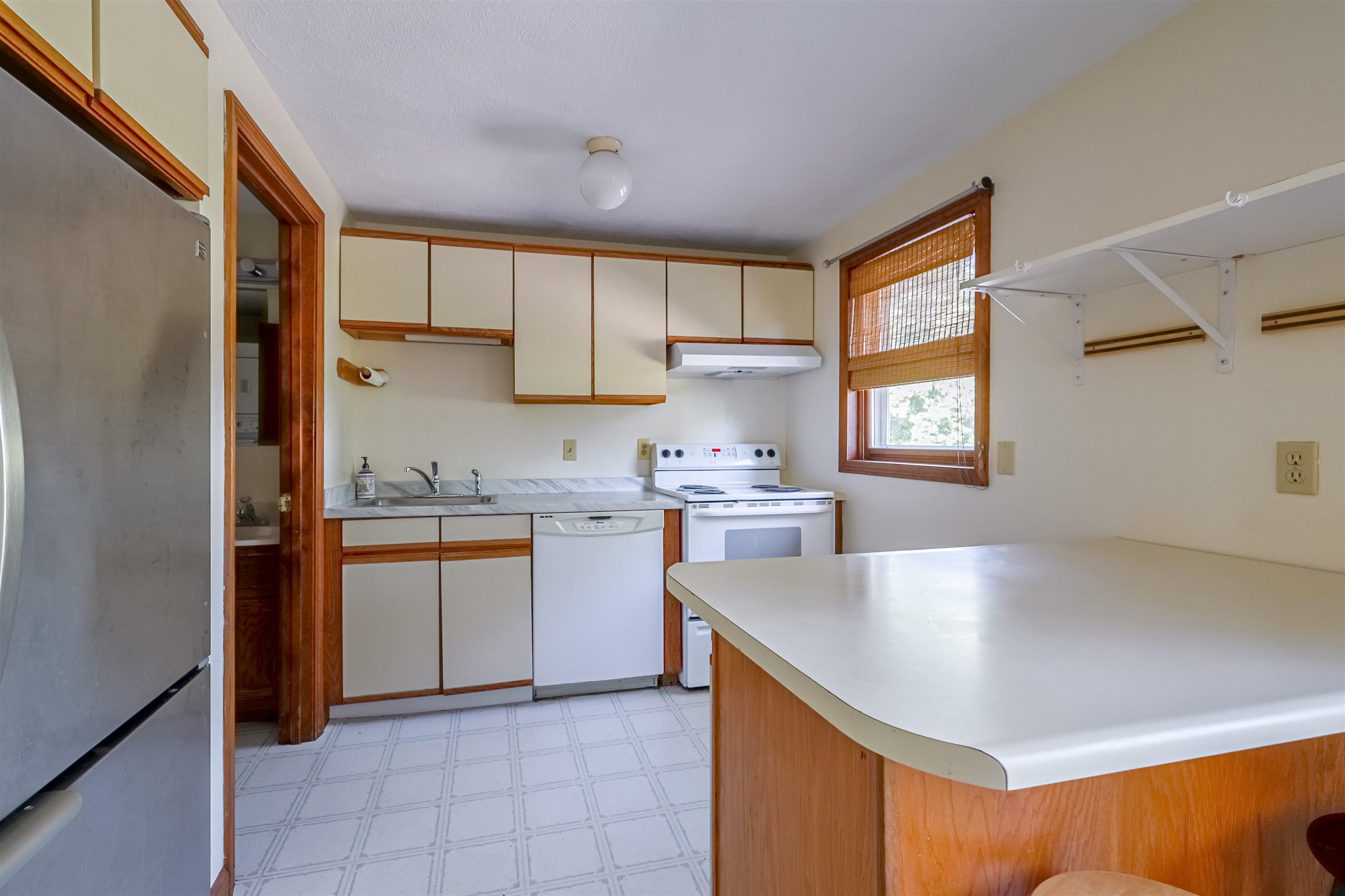 38 Stonegate Lane Derry, NH 03038 - Photo 10 of 42