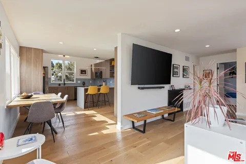 $2,035,888 | 2922 Highland Avenue, Santa Monica, CA 90405