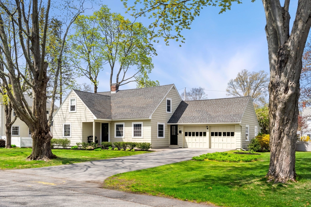 10 Woodbridge Road North Andover, MA 01845 - Photo 1 of 26 Gallery Image 1