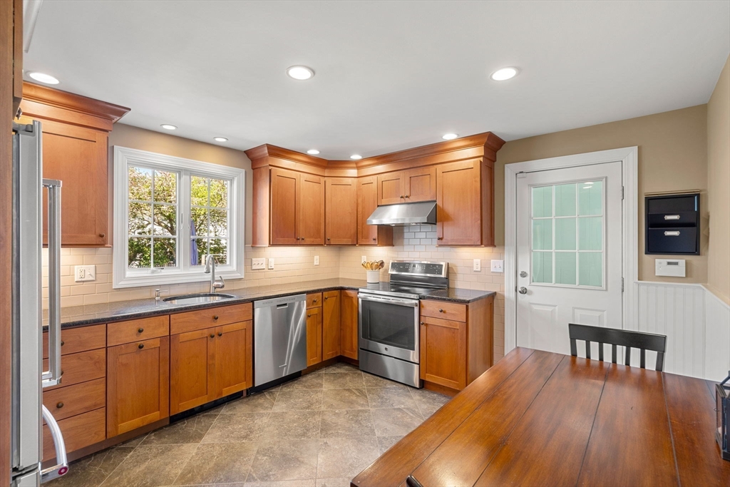 10 Woodbridge Road North Andover, MA 01845 - Photo 3 of 26 Gallery Image 3