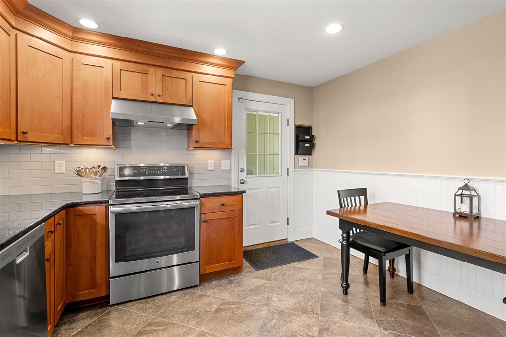 10 Woodbridge Road North Andover, MA 01845 - Photo 4 of 26 Gallery Image 4