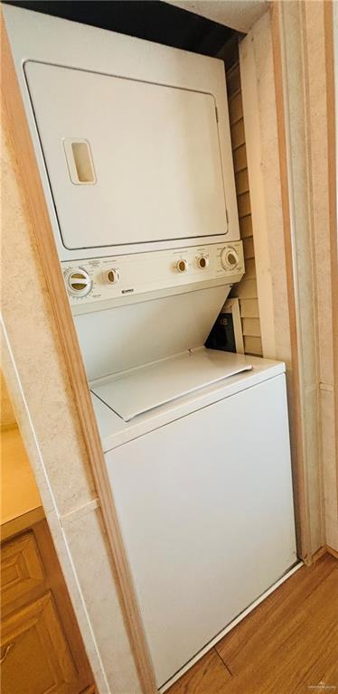 412 Sun Dial Circle Port Isabel, TX 78578 - Photo 16 of 37 a utility room with dryer and washer