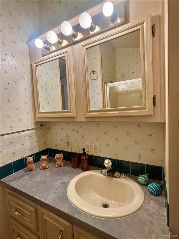 412 Sun Dial Circle Port Isabel, TX 78578 - Photo 20 of 37 a bathroom with a sink and a mirror