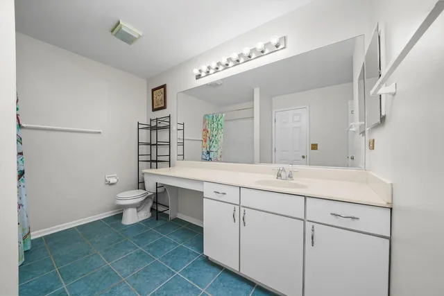 $299,000 | 606 London Court, Round Lake Beach, IL 60073