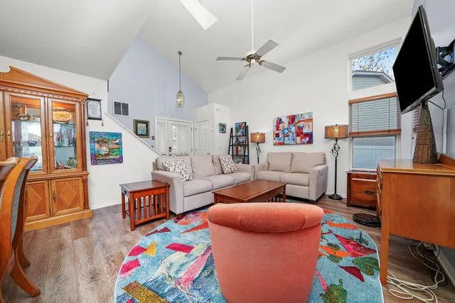 $299,000 | 606 London Court, Round Lake Beach, IL 60073