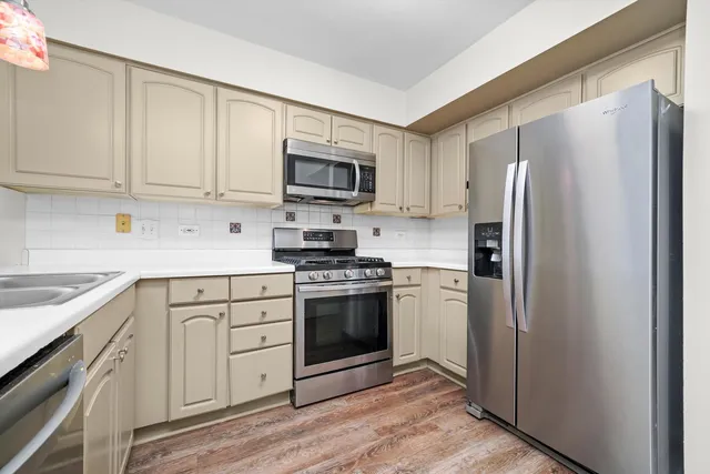 $299,000 | 606 London Court, Round Lake Beach, IL 60073