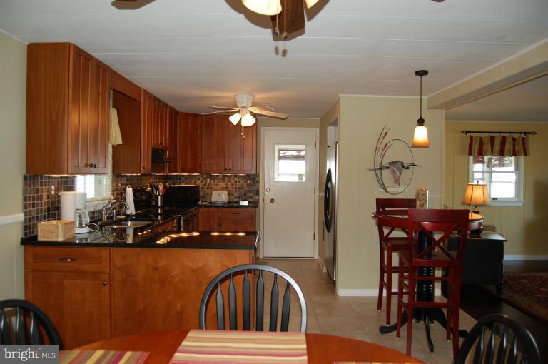 6140 Twin Point Cove Road Cambridge, MD 21613 - Photo 22 of 30 Kitchen