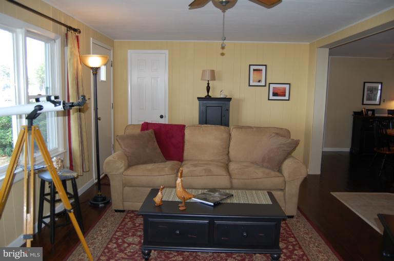 6140 Twin Point Cove Road Cambridge, MD 21613 - Photo 23 of 30 Living Room