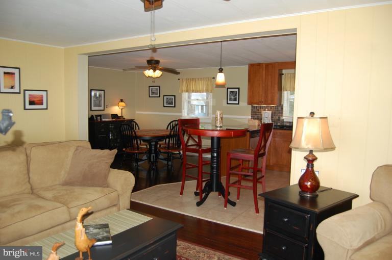 6140 Twin Point Cove Road Cambridge, MD 21613 - Photo 24 of 30 Living Room