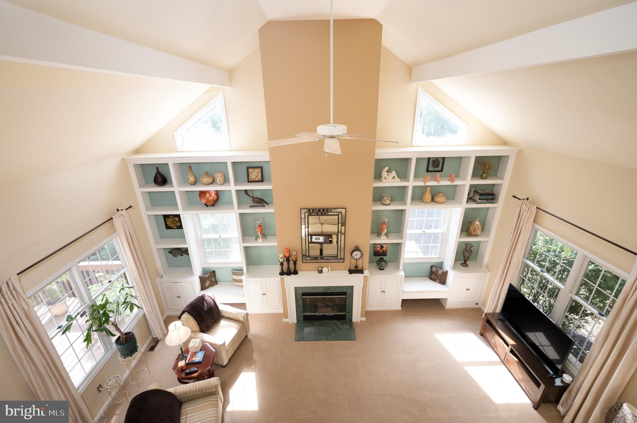 38 Arizona State Drive Newark, DE 19713 - Photo 16 of 39 Family room with built-in book shelves