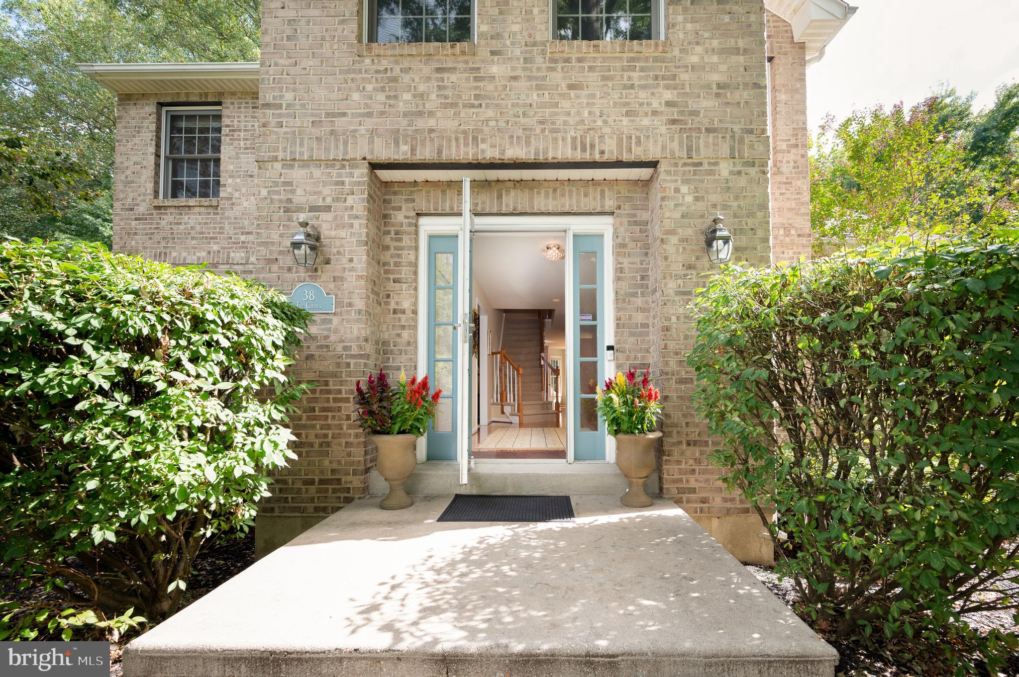 38 Arizona State Drive Newark, DE 19713 - Photo 3 of 39 Welcoming front entrance