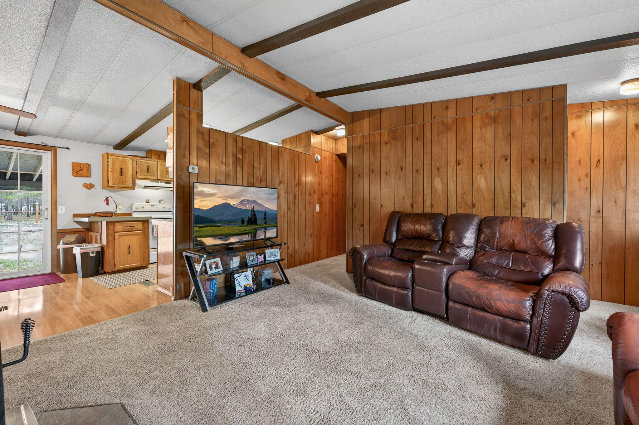 16274 Dyke Road La Pine, OR 97739 - Photo 4 of 20 Living Room