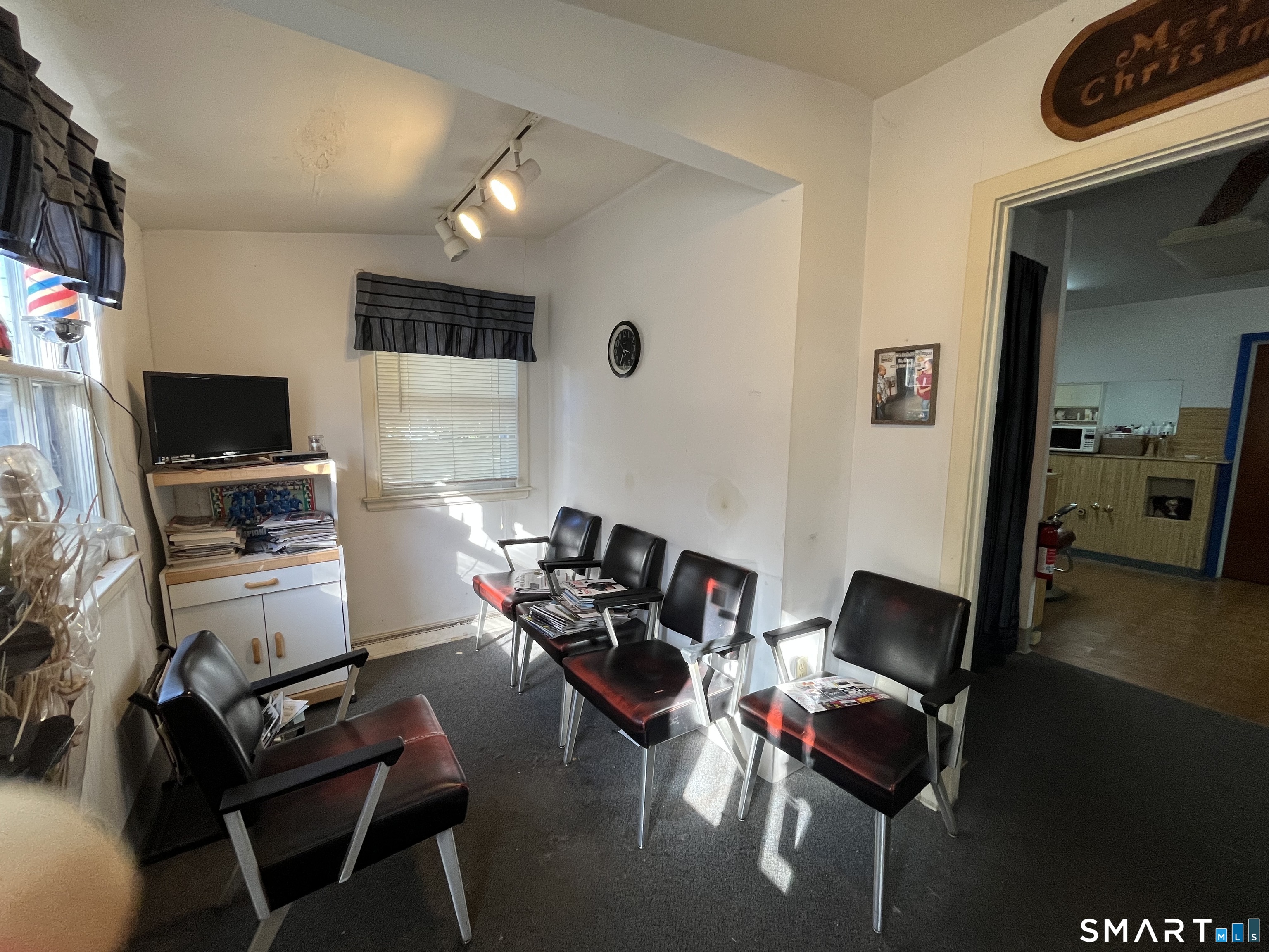 505 New Britain Road Berlin, CT 06037 - Photo 10 of 16 Barbershop