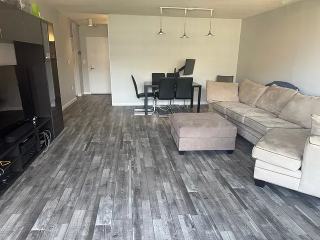 $4,000 | 566 Comm Avenue, Unit 5FURNISHED, Boston, MA 02215