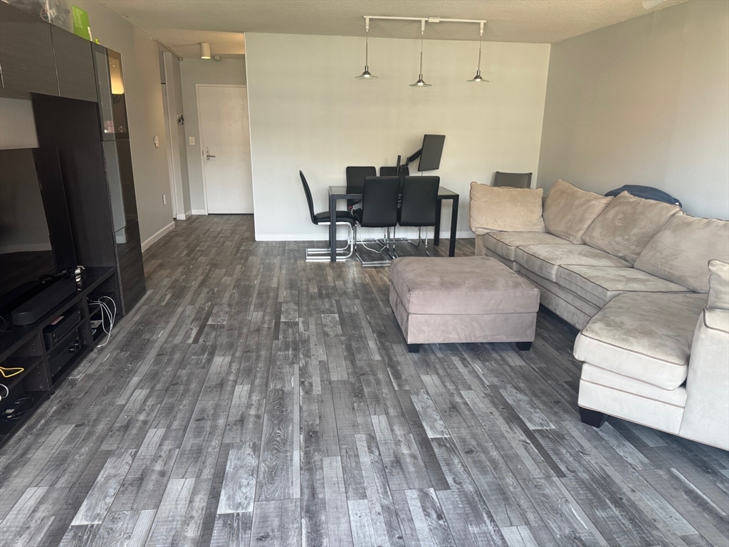 566 Comm Avenue, Unit 5FURNISHED Boston, MA 02215 - Photo 2 of 7