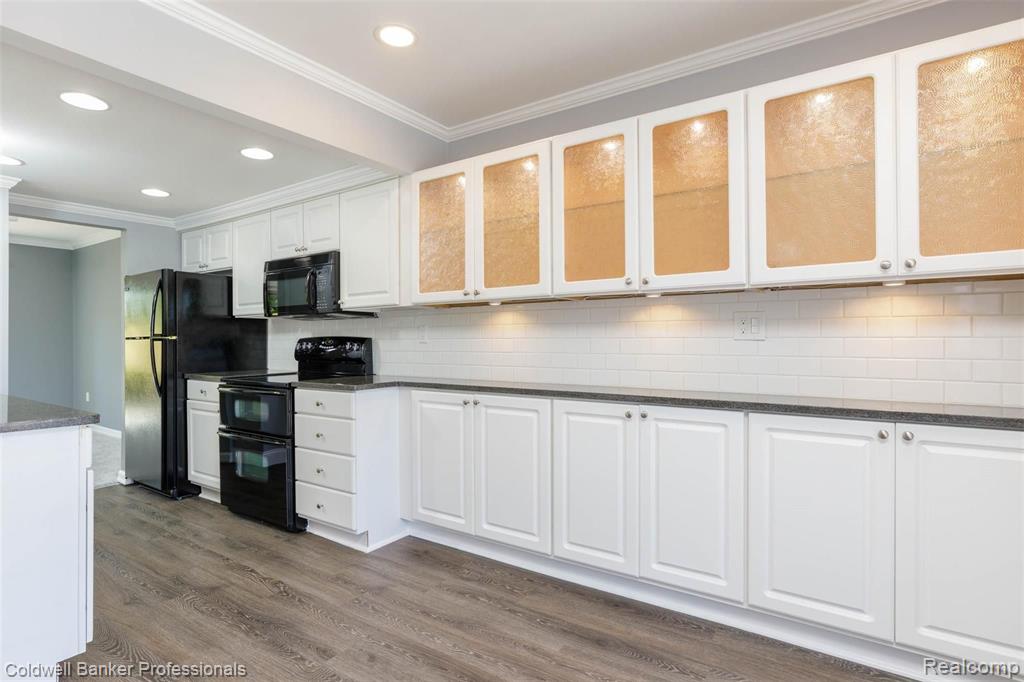 815 Oak Brook Ridge Drive Rochester Hills, MI 48307 - Photo 7 of 23