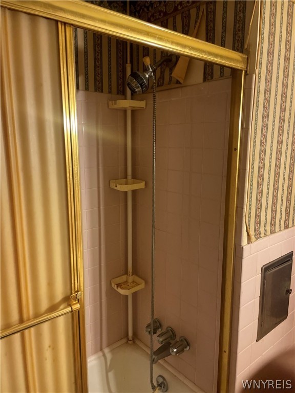 1380 Harlem Road Cheektowaga, NY 14206 - Photo 15 of 49 Lower Unit Bathroom