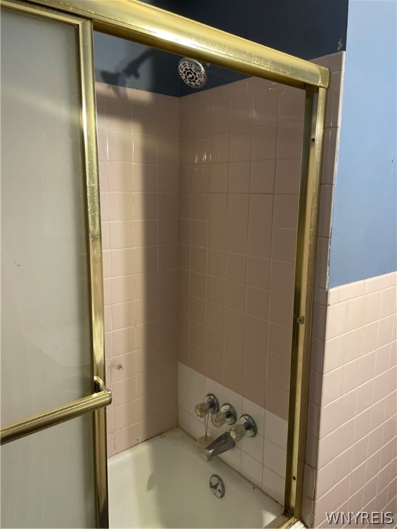 1380 Harlem Road Cheektowaga, NY 14206 - Photo 22 of 49 Upper Unit Bathroom