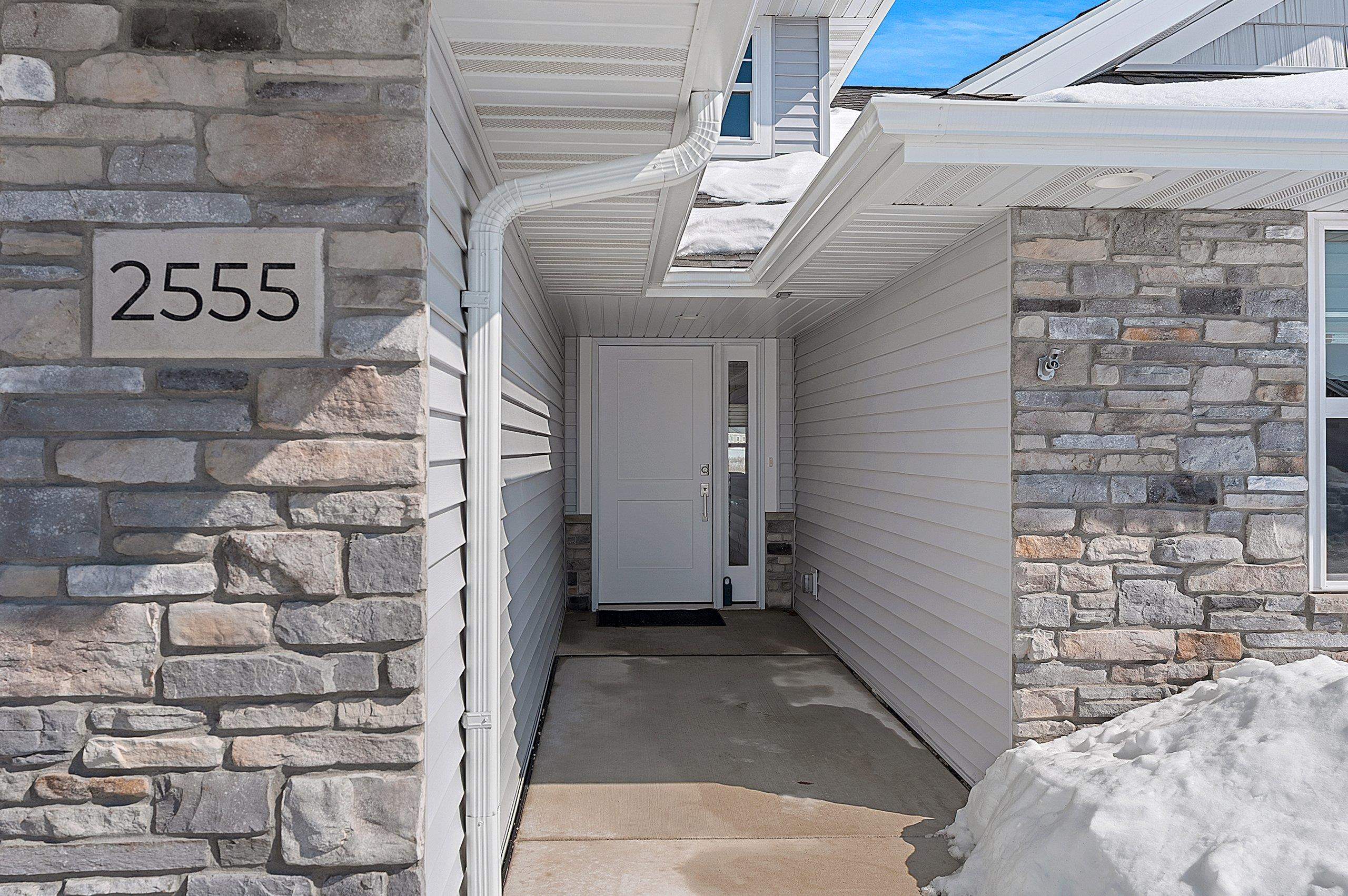 2555 Willow Road Green Bay, WI 54311 - Photo 2 of 60