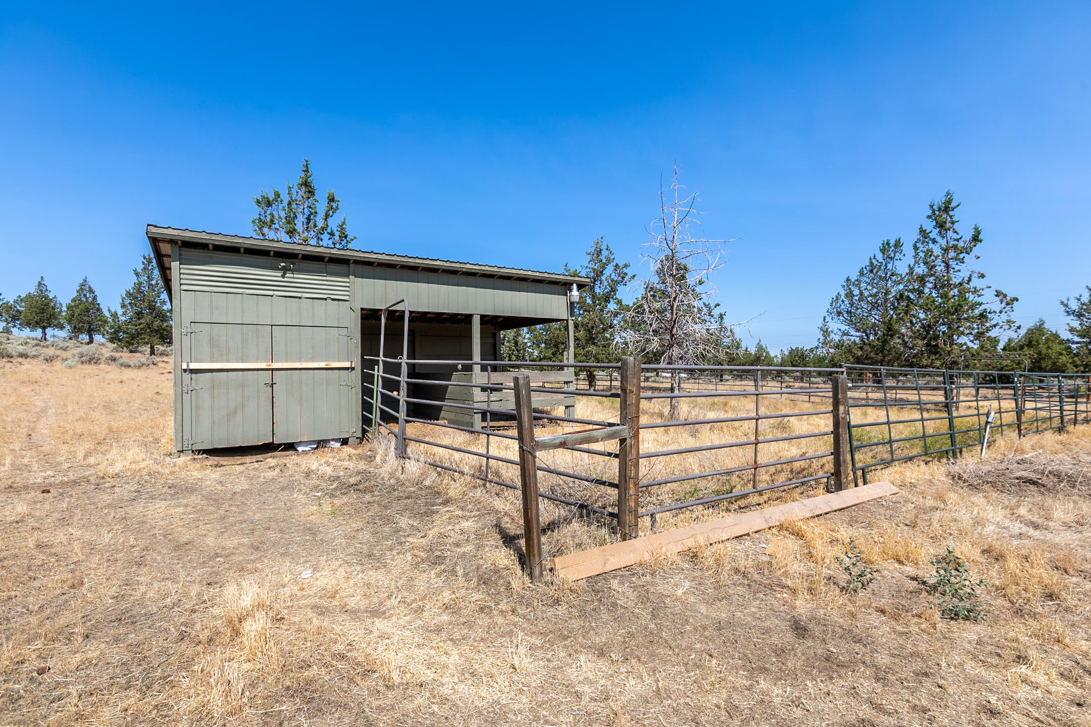 16653 Southwest Dove Road Terrebonne, OR 97760 - Photo 16 of 48 2020_07_22_16653_dove_rd-17