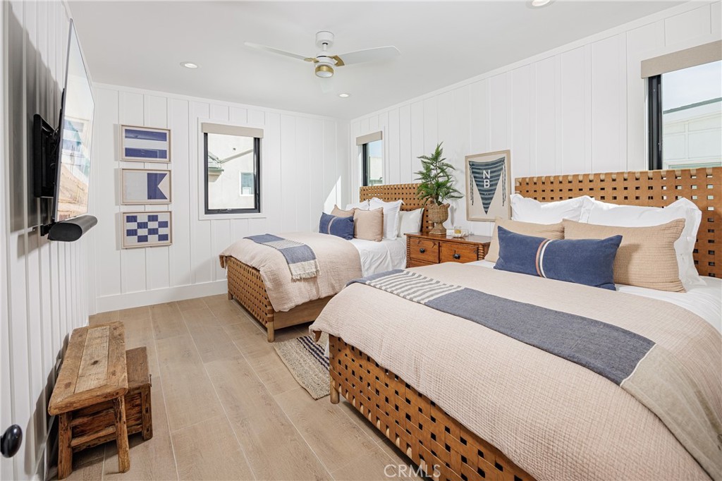 6110 West Oceanfront Newport Beach, CA 92663 - Photo 24 of 33 a bedroom with two beds and a flat screen tv