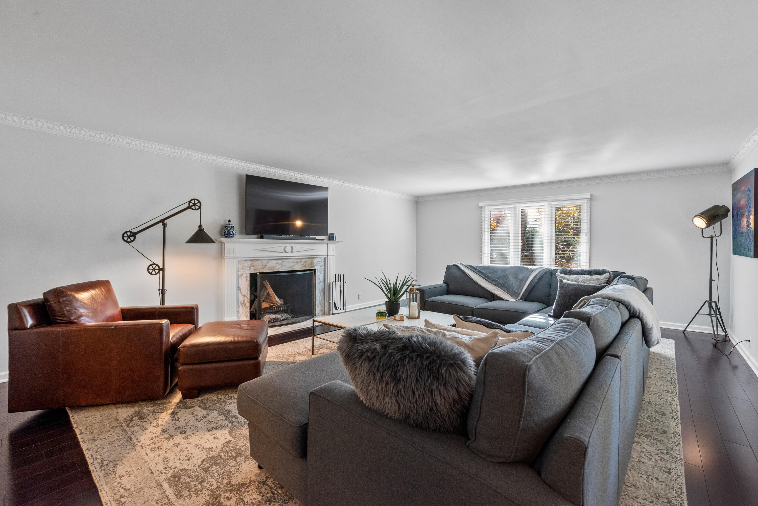 14220 Hillside Road Elm Grove, WI 53122 - Photo 13 of 56 Living Room