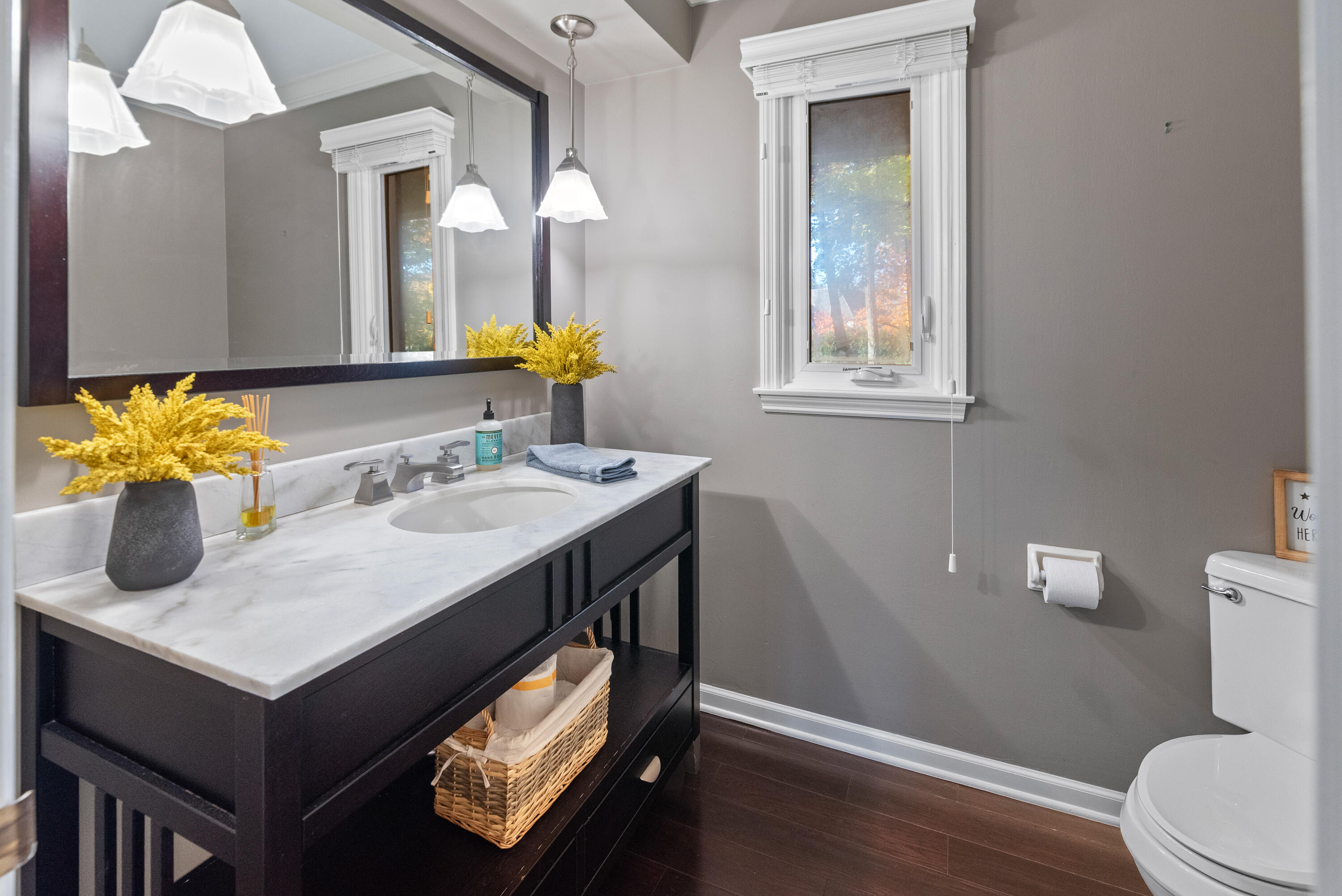 14220 Hillside Road Elm Grove, WI 53122 - Photo 16 of 56 Bathroom