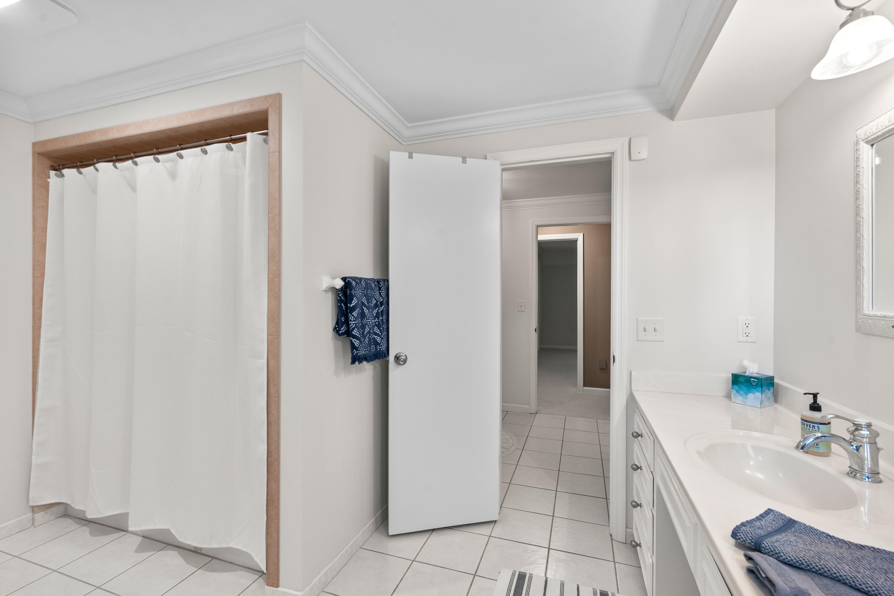 14220 Hillside Road Elm Grove, WI 53122 - Photo 33 of 56 Bathroom